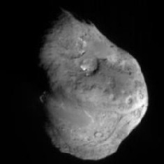 Image NASA-Comet Tempel 1, approximately 5 minutes before Deep Impact's impactor smashed into its surface (Image: NASA)