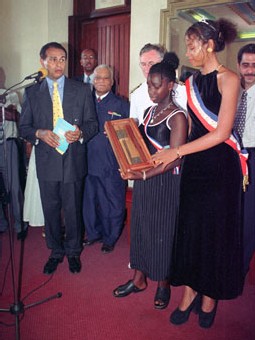 Remise symbolique des clefs de la ville au premier conseil municipal des jeunes