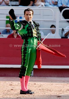 El Fundi – Dans les arènes d’Arles, seul contre six toros.