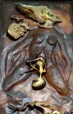 Le Jugement dernier (détail) - cuivre repoussé émaillé - photo Yvan Marcou Le Jugement dernier (détail) - cuivre repoussé émaillé - photo Yvan Marcou