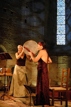 Les Troubadours chantent l’art roman. Les Troubadours chantent l’art roman.