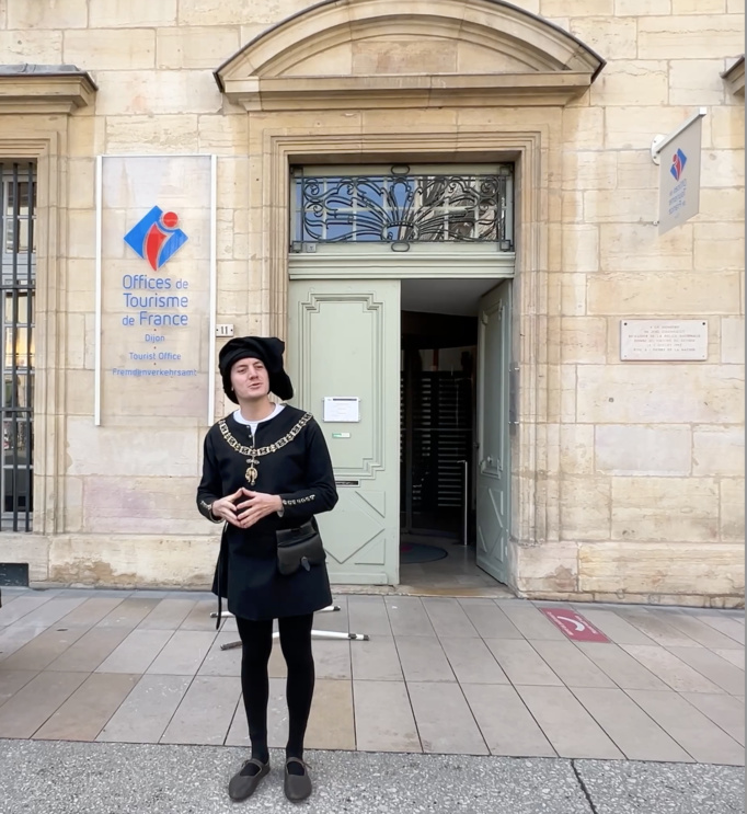 Simon LANGERON, guide conférencier, sous le costume du grand duc Philippe le BON. ©️ Yvan MARCOU Simon LANGERON, guide conférencier, sous le costume du grand duc Philippe le BON. ©️ Yvan MARCOU