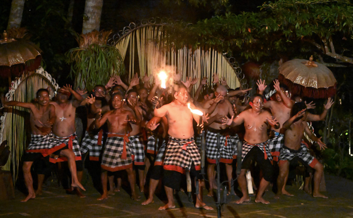 DANSE TRADITIONNELLE SANG HYANG JARAN - Bali
